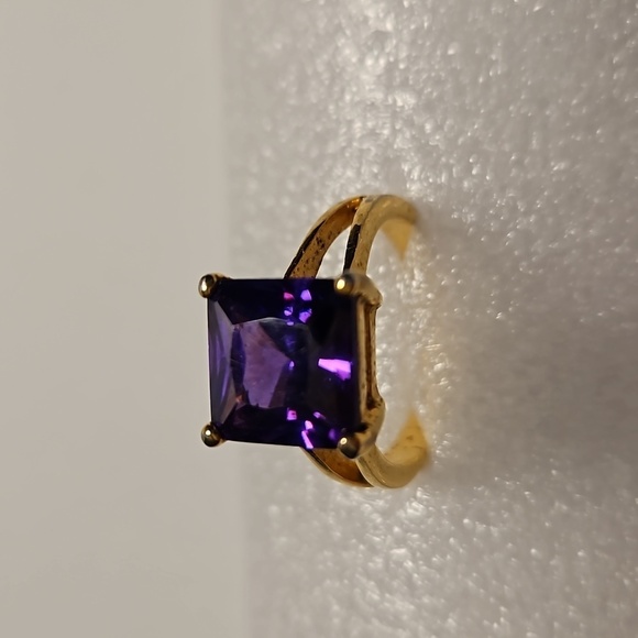 Purple Large Square Rhinestone Size 7 Goldtone Ring - Picture 1 of 6